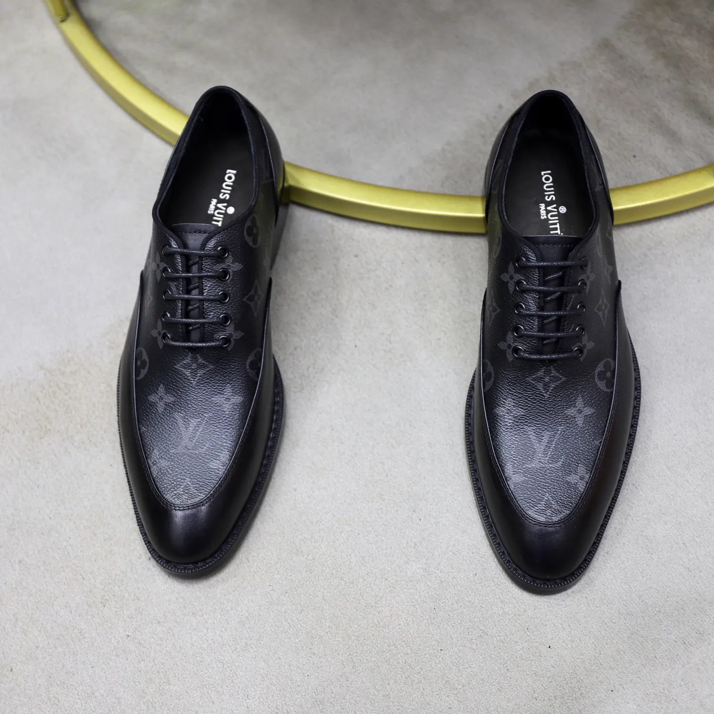 Men's shoes: 280🙅‍♂️🙅‍♂️🙅‍♂️Niuli Brand: LV Louis Vuitton Size: 39-44 (38, 45, 46 can be customized) Level: Counter classic Material: Original soft cowhide upper Comfortable cowhide lining Original lightweight outsole Style category: Formal business casual driving leather shoes Color: Color of the actual picture